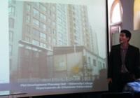 Dr. Ernesto López presentando su Tesis Doctoral "Urban Entrepreneurialism and Creative Destruction: A Case-study of the Urban Renewal Strategy in the Peri-centre of Santiago de Chile, 1990-2005"