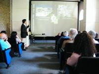Jorge Insulza, presentando su Tesis Doctoral "Continuidad y cambio en un barrio histórico de Santiago, Chile: ¿el proceso de gentrificación en Bellavista 1990-2009?"