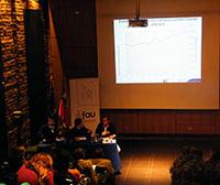 La conferencia constó de la entrega de un completo estudio del actual proceso de renovación urbana en zonas centrales de Santiago.