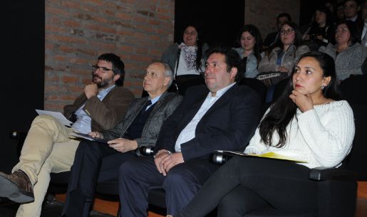 La ceremonia se realizó en presencia del Decano de la FAU, Manuel Amaya Díaz, el Director de Extensión y Vinculación con el Medio, académico Alberto Texidó y el Coordinador ENOC, Patricio Gajardo.