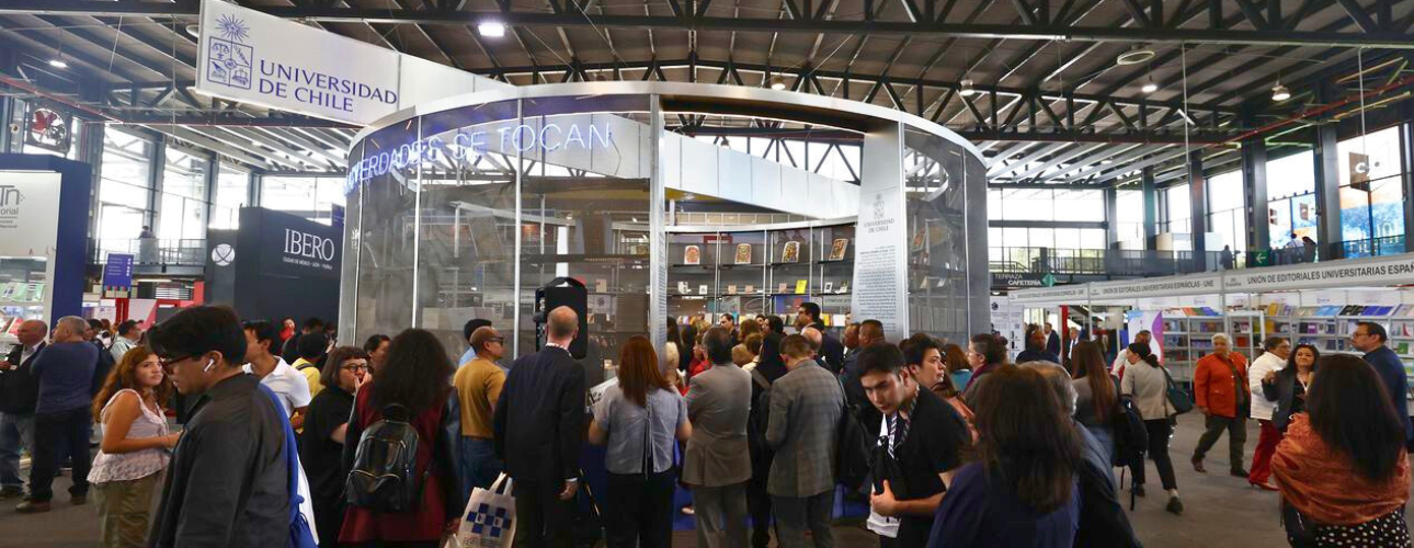 FAU participó en FILUNI 2025 con una robusta muestra académica