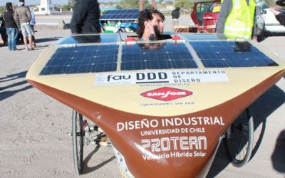 Estudiantes de Diseño destacan en Carrera Solar Atacama con vehículo hecho con colihue