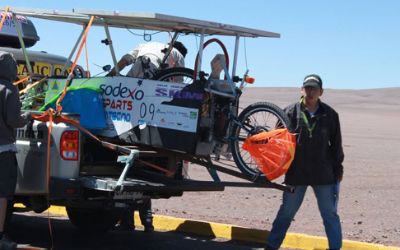 Estudiantes de Diseño destacan en Carrera Solar Atacama con vehículo hecho con colihue