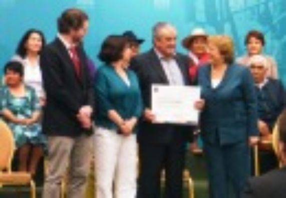 Presidenta Bachelet distingue tesoro humano vivo postulado por FAU