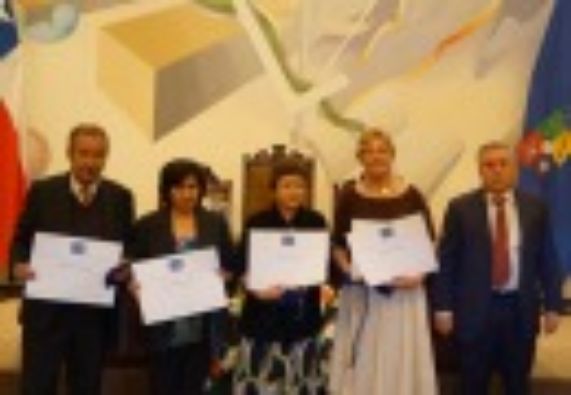Académicos y funcionarios de la FAU fueron reconocidos por la Universidad