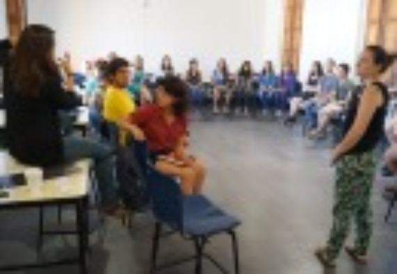 Estudiantes secundarios asisten a Escuela de Verano en la FAU
