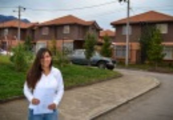 Investigación FAU entregó de planos de casas a vecinos de Puente Alto