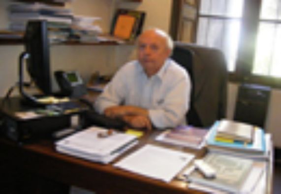 Dr. Hugo Romero, Director de la Escuela de Postgrado y académico del Departamento de Geografía de la FAU