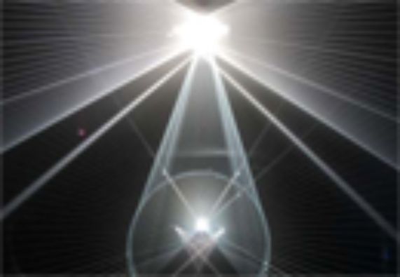 Optiko deslumbró a la FAU con muestras de objetos de luz